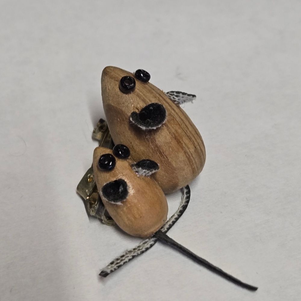 Vintage ADORABLE Wooden Mouse Brooch